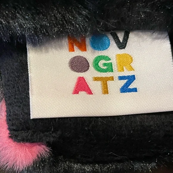 NOVOGRATZ NWT Vampire Lips Oversized Faux Fur Throw - Picture 6 of 8